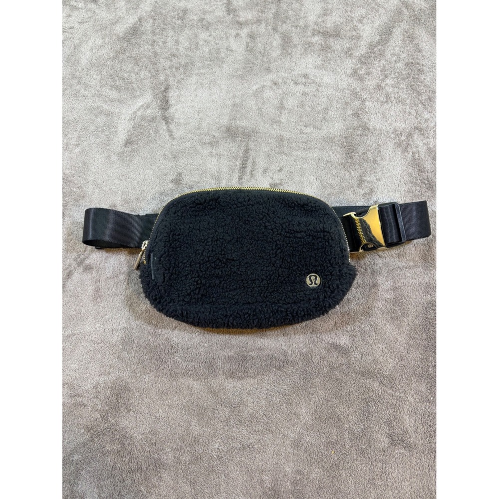 Lululemon Everywhere Belt Bag Fleece Sherpa Black Gold Hardware 1L Waist Pack